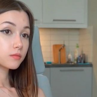 красивая няшка с плоским животиком