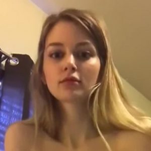 Показала попку с писькой и лишь потом сиськи