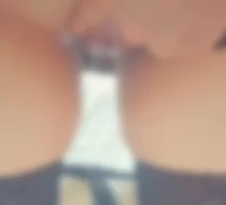 пизда женщины течет смазкой размытое фото