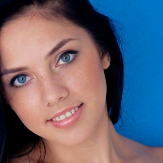 девушка с красивыми глазками