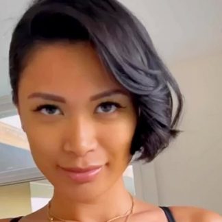 Красивая азиатка снимает эротичное нижнее белье