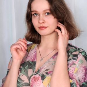 Клубничка в постель для сочной модели с пышными формами