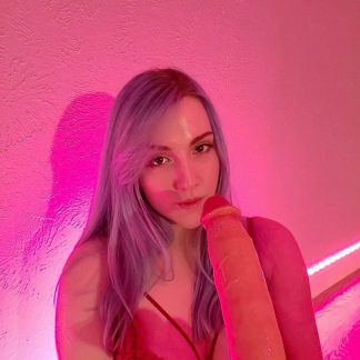 огромный дилдо-член в рот взяла девушка