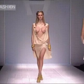 Djosefin Maurer defile tits