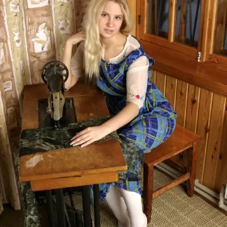 Anuetta-соло-эротика-молодой-швеи