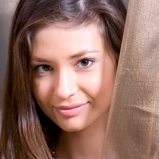 Красивая эро модель с волнующим телом