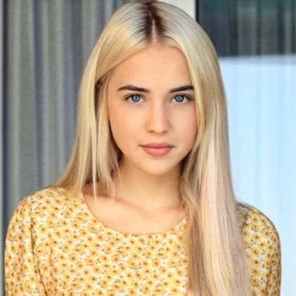 милая блондинка красивое лицо