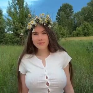 Marichka outdoor big tits