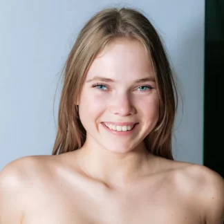 У голубоглазой голой эстонки Luise Wixx не только широкая улыбка