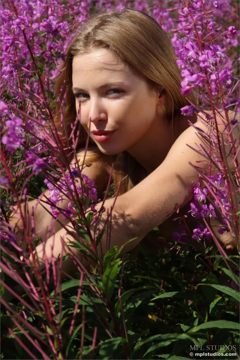 shaved-babe-with-plump-pussy-from-mplstudios-wearing-jeans-977235